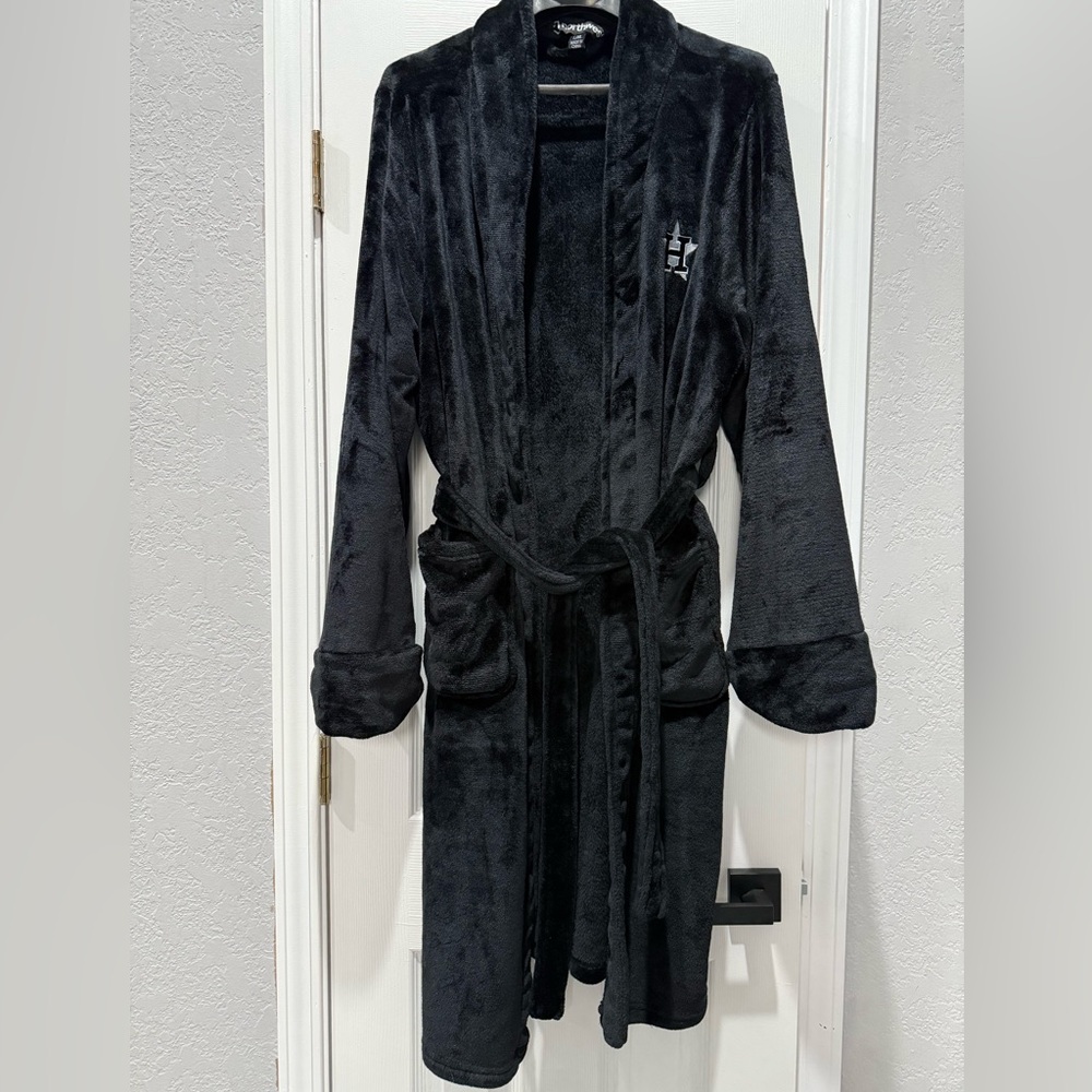 Northwest Black Plush Bathrobe - Astro